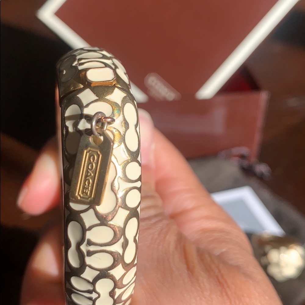 💯 Authentic Coach Embossed Ring & Cuff Set - Picture 7 of 9